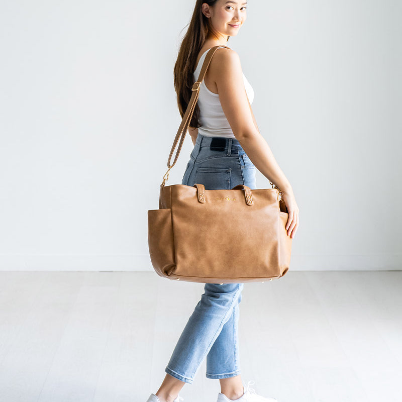 AlmondAquilaToteLongStrap_bf638a06-8688-4f41-93d3-eaa8ea0a6d24.jpg