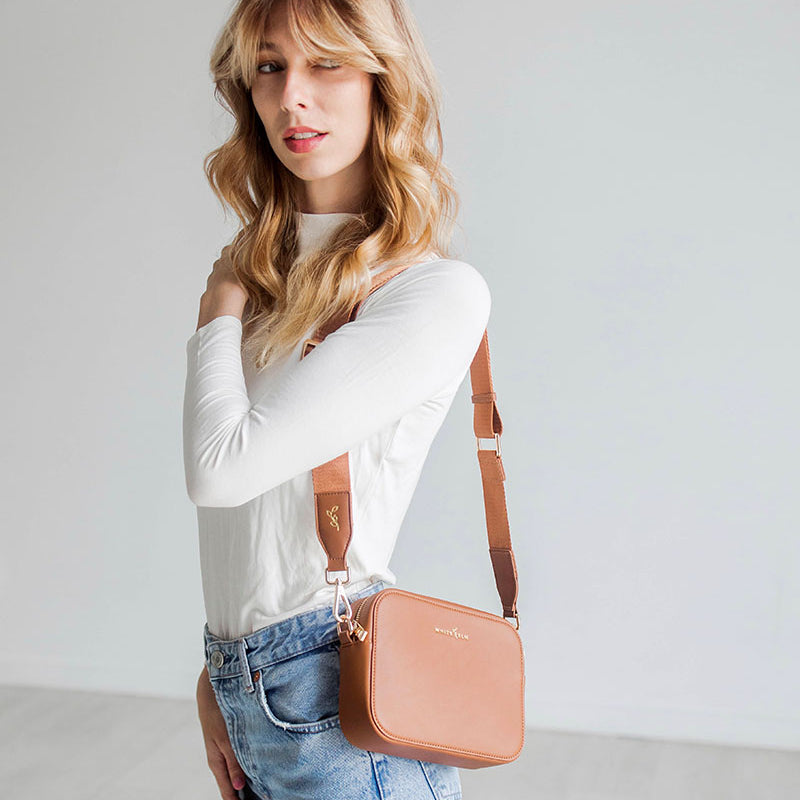 BexleySolid_Caramel_Shoulder.jpg