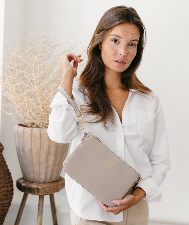TaupeAraCrossbodyClutch_b1f22f25-4b1d-4473-b0fc-a0249a378283.jpg