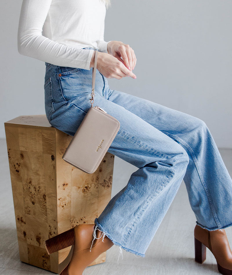 Vera_Taupe_Cream_Gold_Styled.jpg