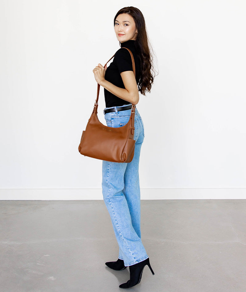 Camille Hobo - Caramel