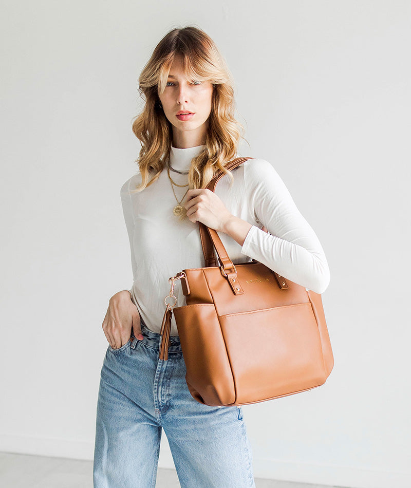 WhiteElm_CarinaTote_Caramel_Shoulder2.jpg