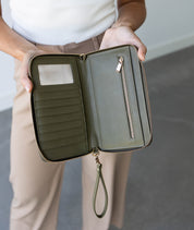 Vera Wallet - Olive - [OUTLET RETIRED FINAL SALE]