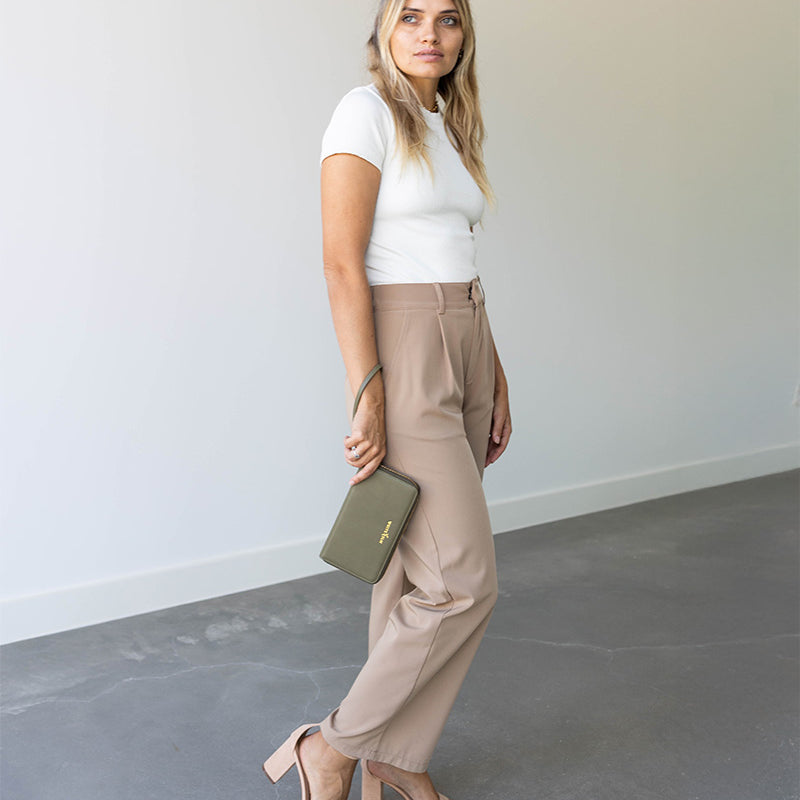 WhiteElm_LS_Vera_Olive_Wallet.jpg