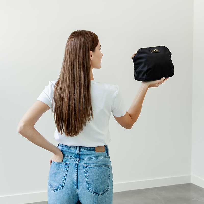 WhiteElm_Lyra_BlackNylon_Showing.png