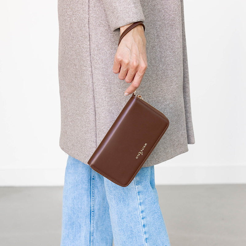 WhiteElm_VeraWallet_MahoganyBrown_LS_ClutchHanging.jpg